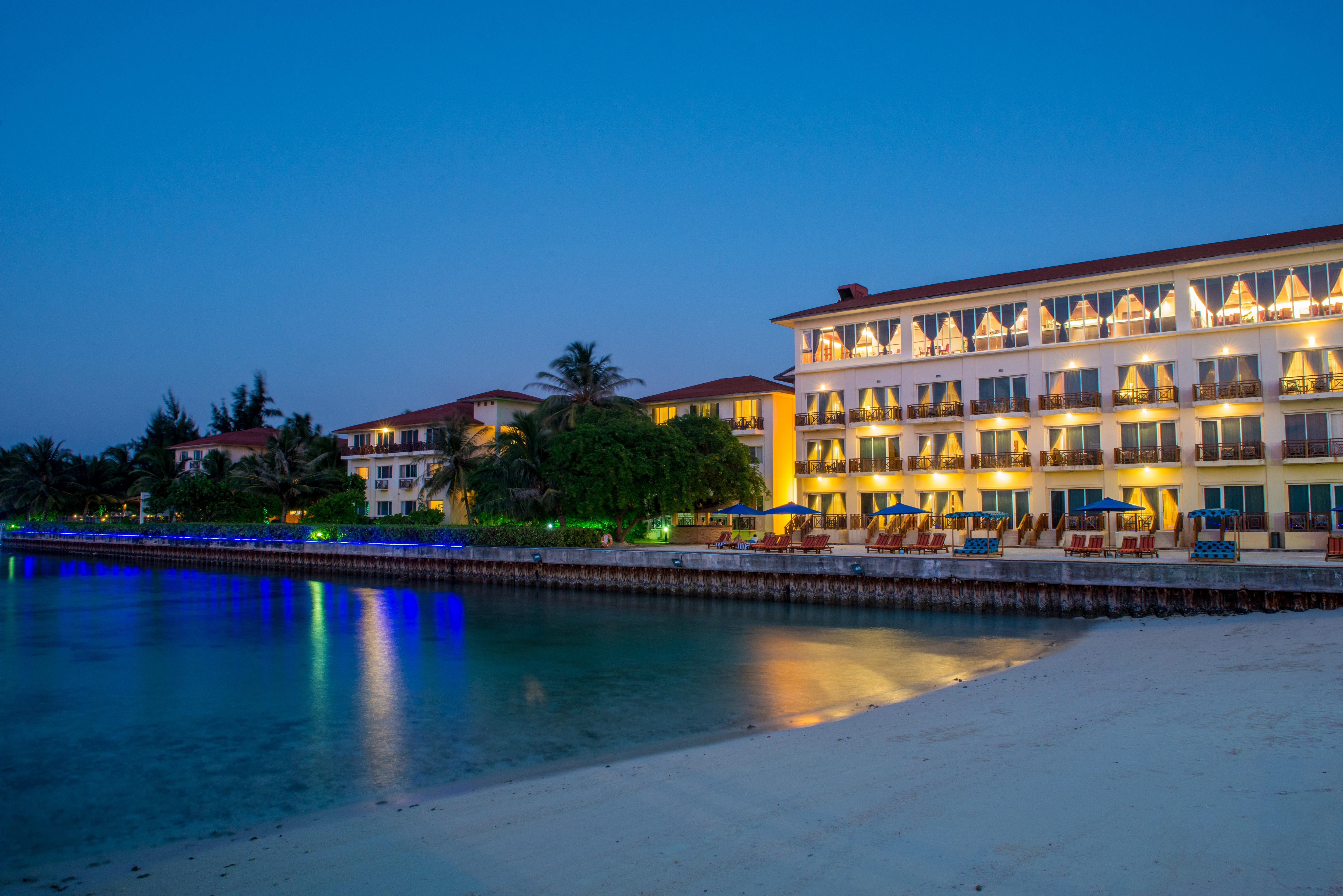 Hulhule Island Hotel Male Exterior photo