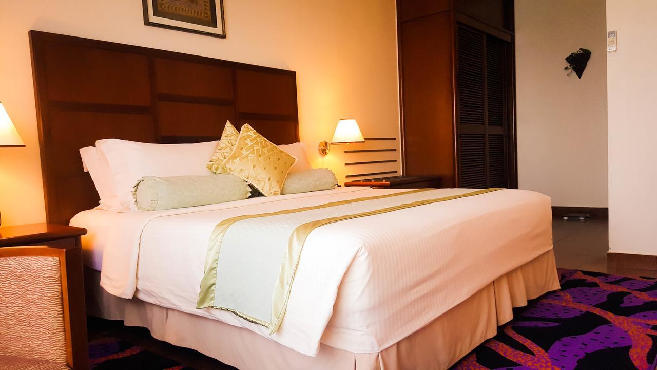 Hulhule Island Hotel Male Exterior photo