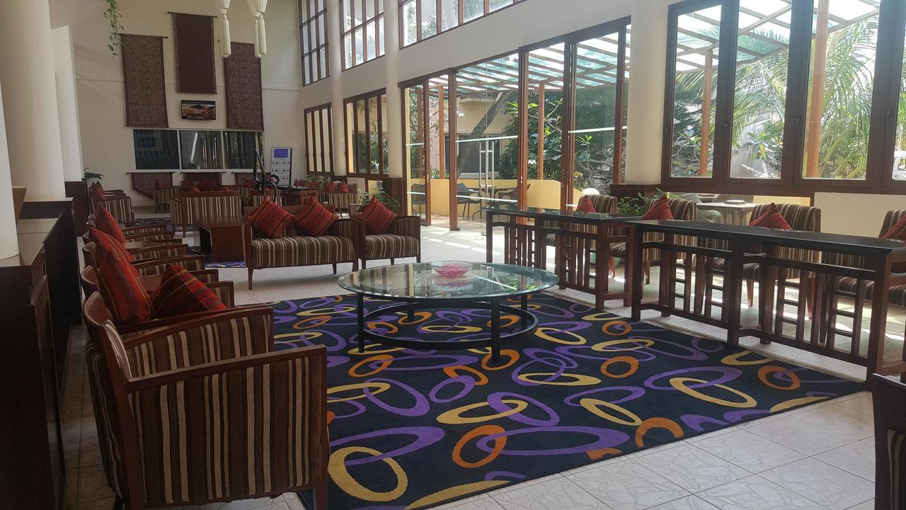 Hulhule Island Hotel Male Exterior photo