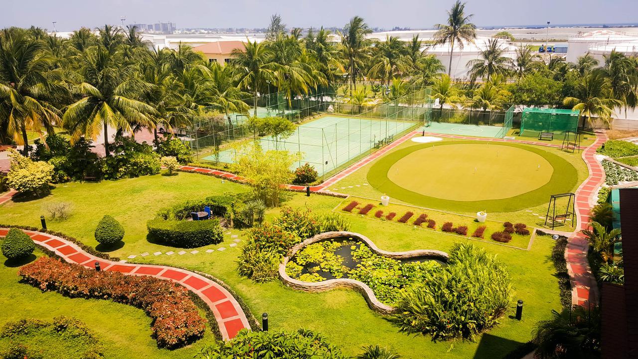Hulhule Island Hotel Male Exterior photo